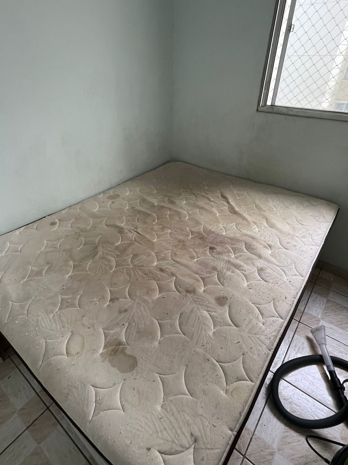 Colchão antes da limpeza